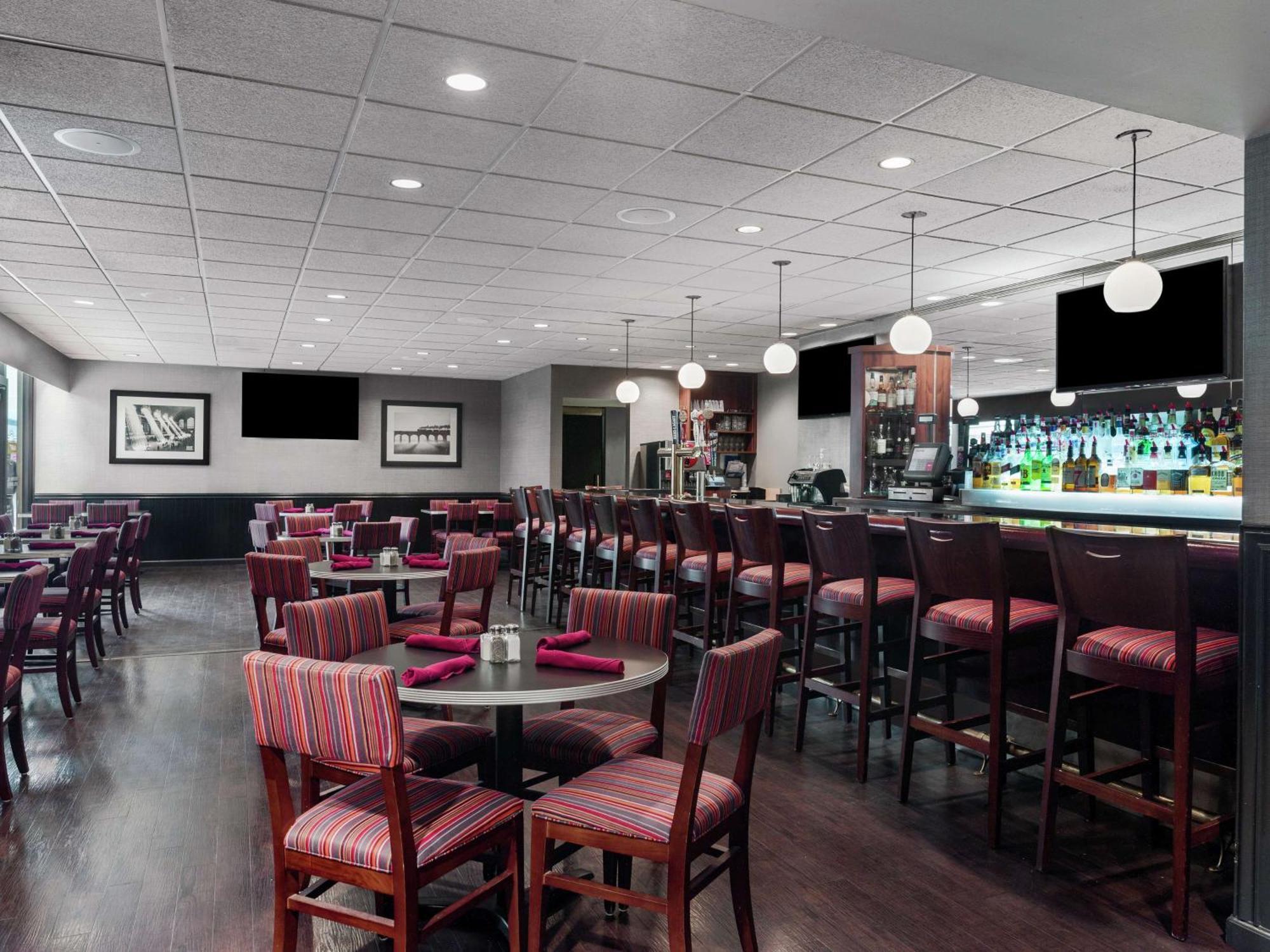 Doubletree By Hilton Newark Penn Station, Nj Hotel Exterior photo